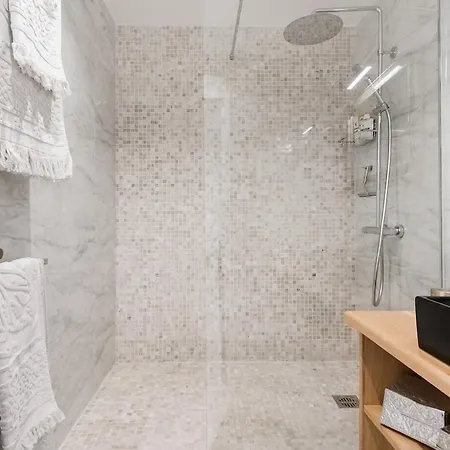Upscale With Panoramic Balcony * Cannes