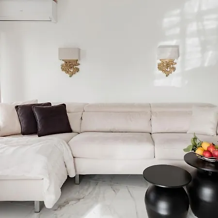Upscale With Panoramic Balcony *