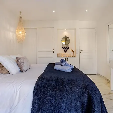 Upscale With Panoramic Balcony Cannes