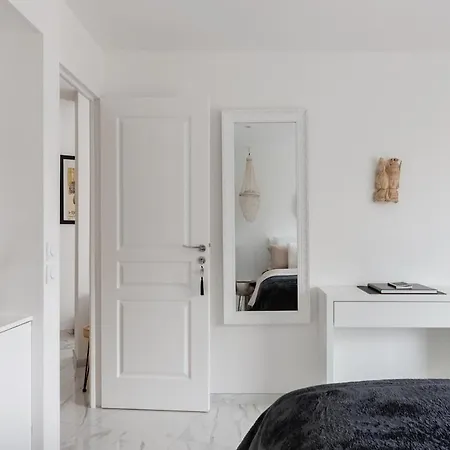 Upscale With Panoramic Balcony *