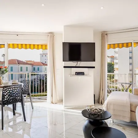 Upscale With Panoramic Balcony *