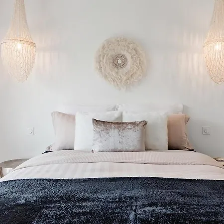 Upscale With Panoramic Balcony Cannes