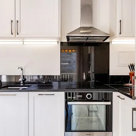 Upscale With Panoramic Balcony *