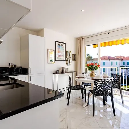 Upscale With Panoramic Balcony Cannes