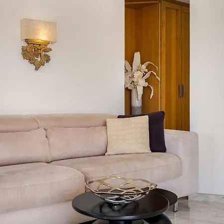 Upscale With Panoramic Balcony *