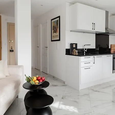 Upscale With Panoramic Balcony Cannes