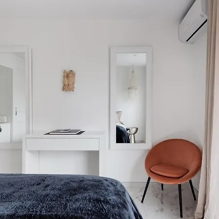 Upscale With Panoramic Balcony *