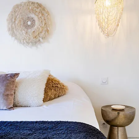 Upscale With Panoramic Balcony *