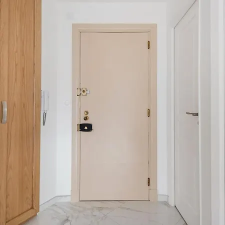 Upscale With Panoramic Balcony Appartamento