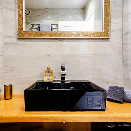 Upscale With Panoramic Balcony *